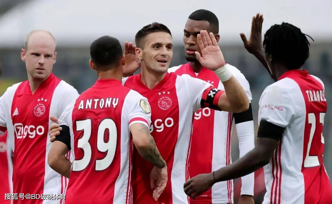 道白线围成 道白线围成